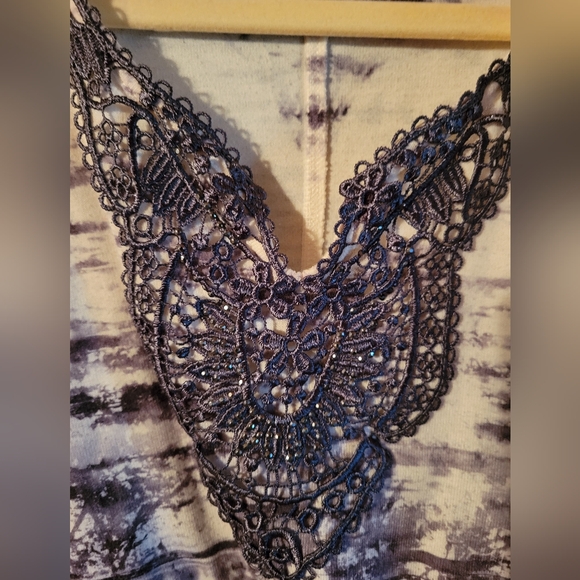 Ladies Top - Picture 2 of 3